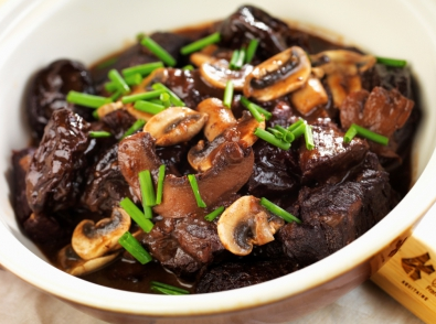 BOEUF BOURGUIGNON À LA BORDELAISE